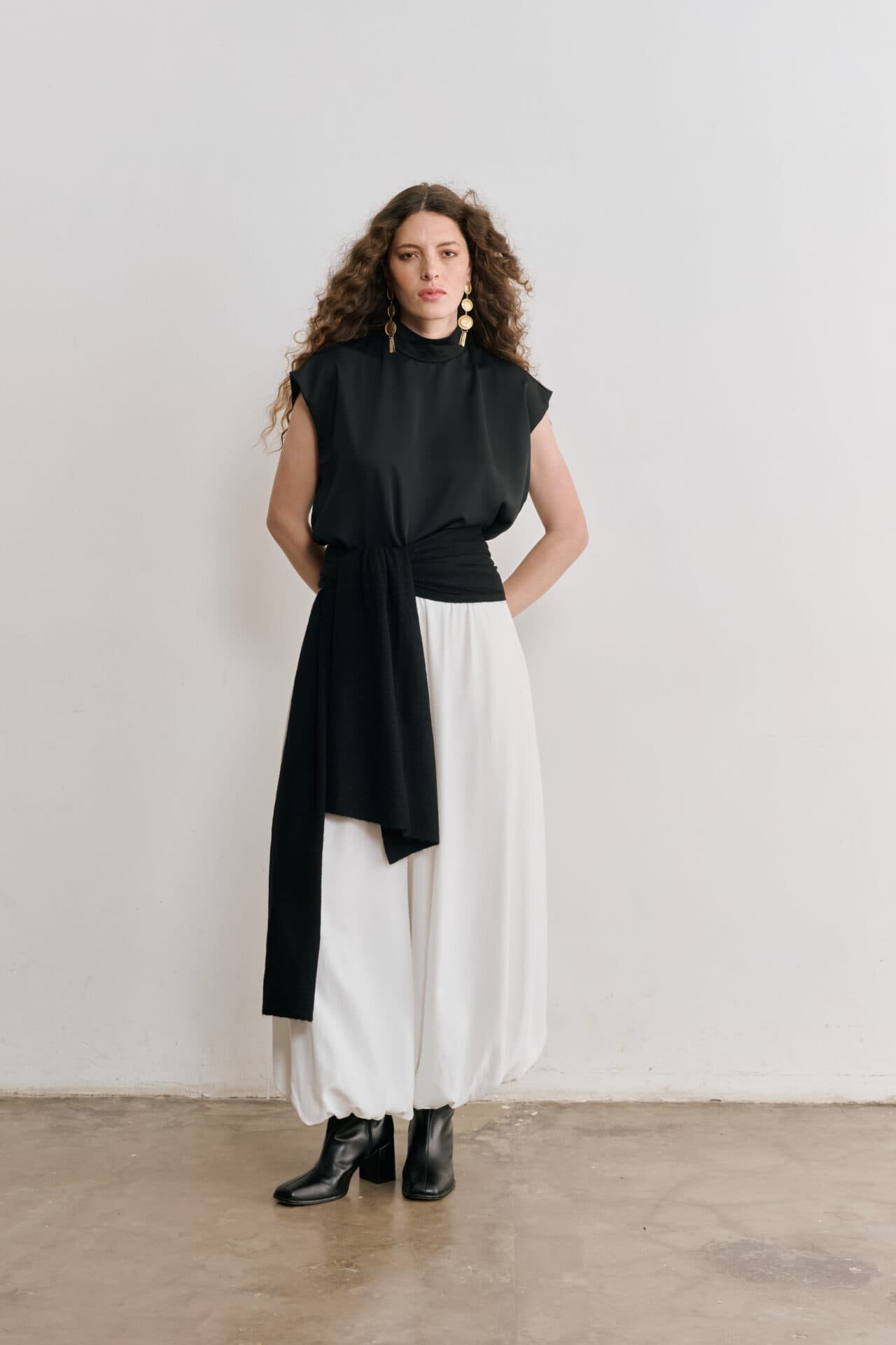 Blusa Feminina Gola Alta sem Manga Eva 1