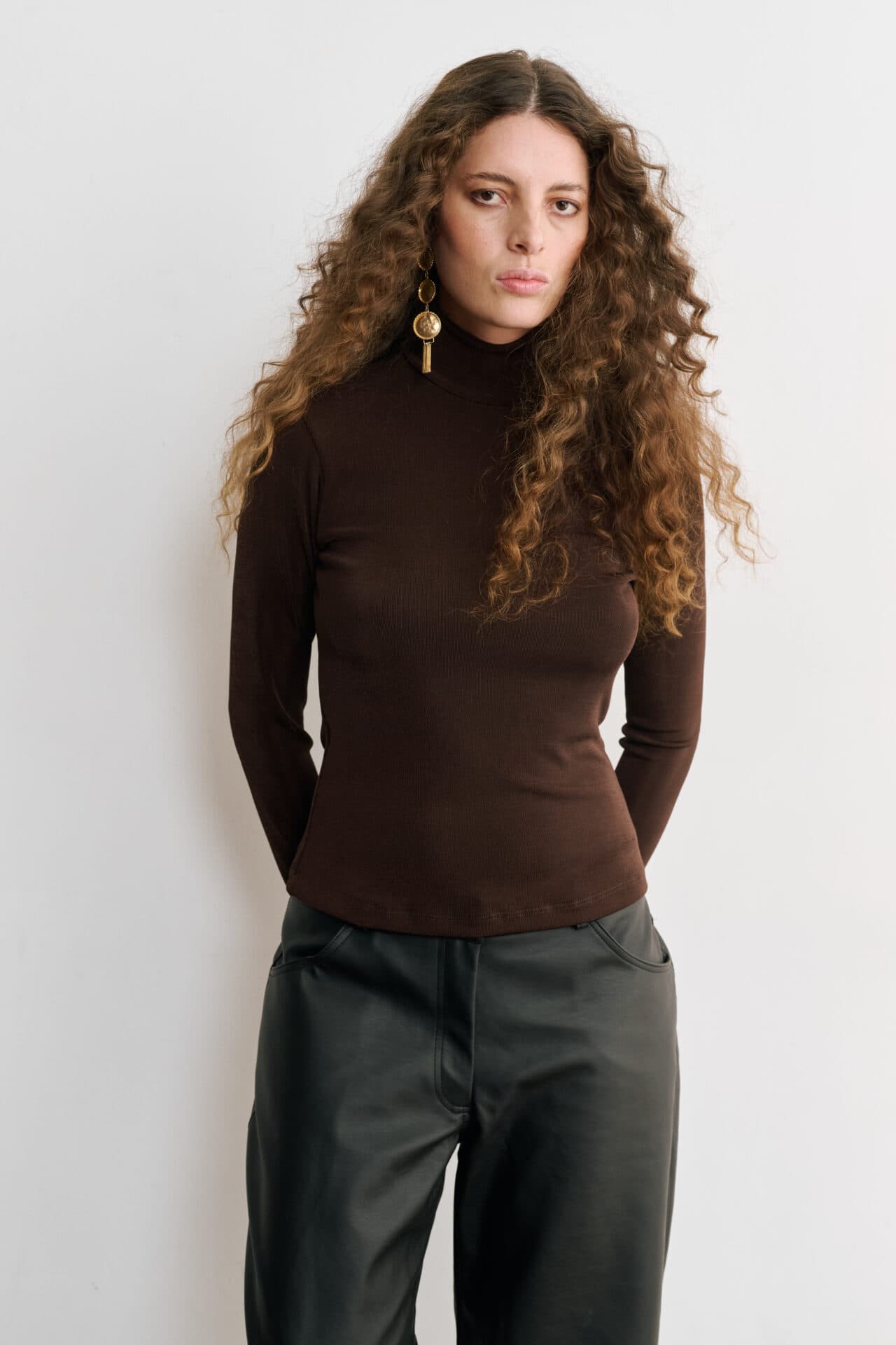 Blusa Cacharrel De Mangas Longas e Gola Alta Melina - Marrom 2